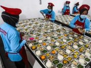 Prioritaskan Pegawai Dapur MBG Jadi PPPK, Pemerintah Dinilai Abaikan Nasib Guru Honorer Ilustrasi, Pegawai Dapur MBG. (BULMER)