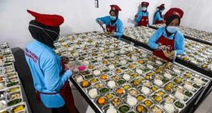 Prioritaskan Pegawai Dapur MBG Jadi PPPK, Pemerintah Dinilai Abaikan Nasib Guru Honorer Ilustrasi, Pegawai Dapur MBG. (BULMER)