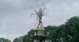 Menelusuri Jejak Sejarah Berdirinya Kabupaten Karawang Tugu padi Karawang. (Bulmernews.id)