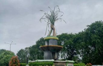 Menelusuri Jejak Sejarah Berdirinya Kabupaten Karawang Tugu padi Karawang. (Bulmernews.id)