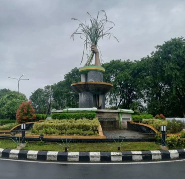 Tugu padi Karawang. (Bulmernews.id)